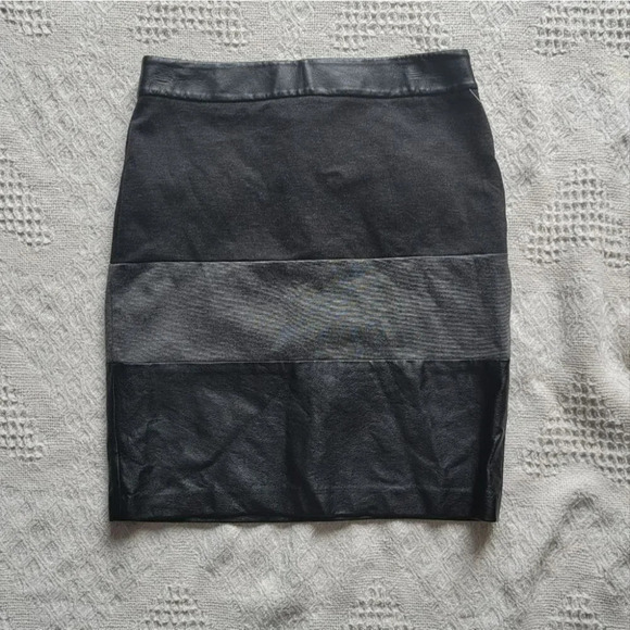 Halogen Black Gray Faux Leather Tiered Skirt- Size  0 - Picture 2 of 9